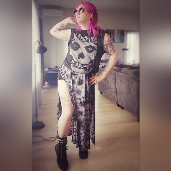 Meet your Posher, JANIE 💕 - Picture 1 of 2